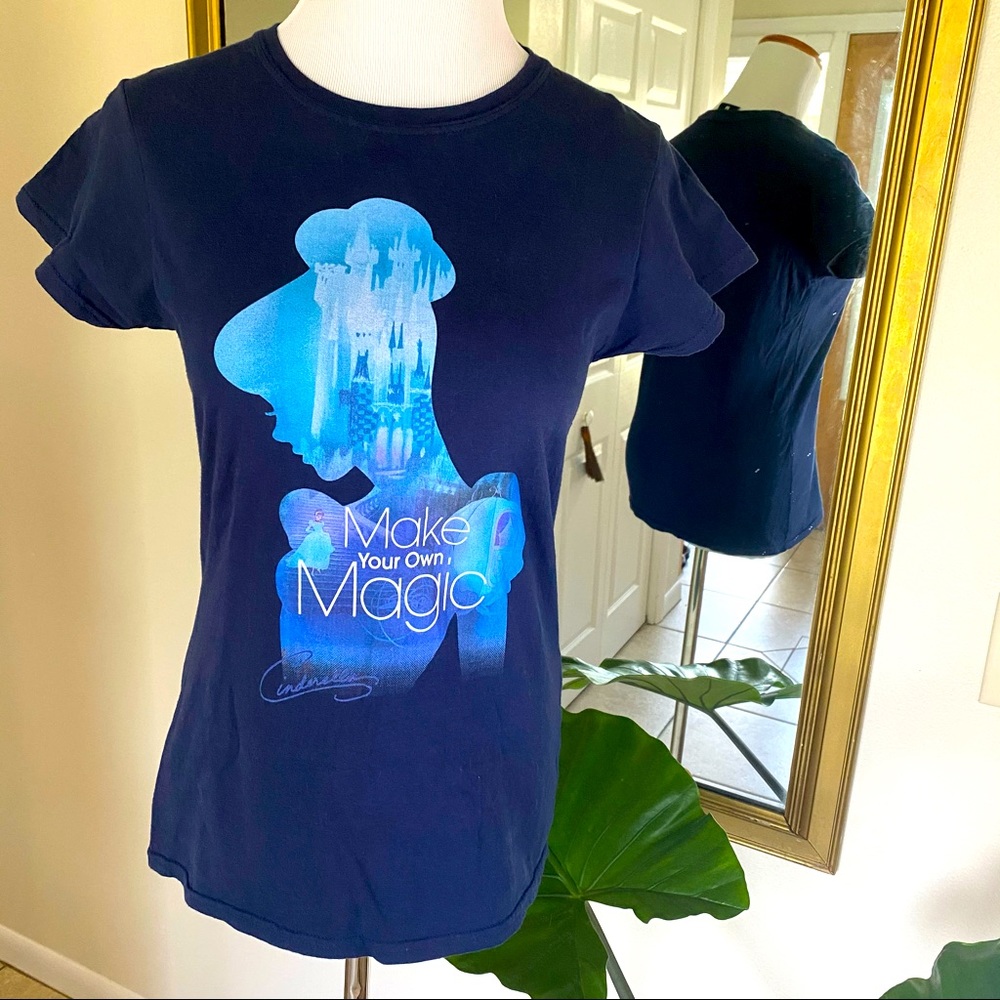 Disney Cinderella Silhouette Magic Graphic shirt M